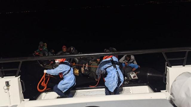 Yunanistan’ın ölüme ittiği 84 göçmeni Türk Sahil Güvenliği kurtardı