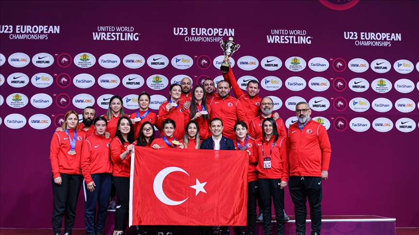 Bulgaristan’da düzenlenen 23 Yaş Altı Avrupa Güreş Şampiyonası’nda Türkiye, kadınlarda takım halinde şampiyon oldu