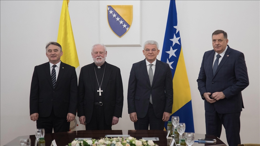 Başpiskopos Gallagher, Bosna Hersek’te Devlet Başkanlık Konseyi üyeleriyle görüştü