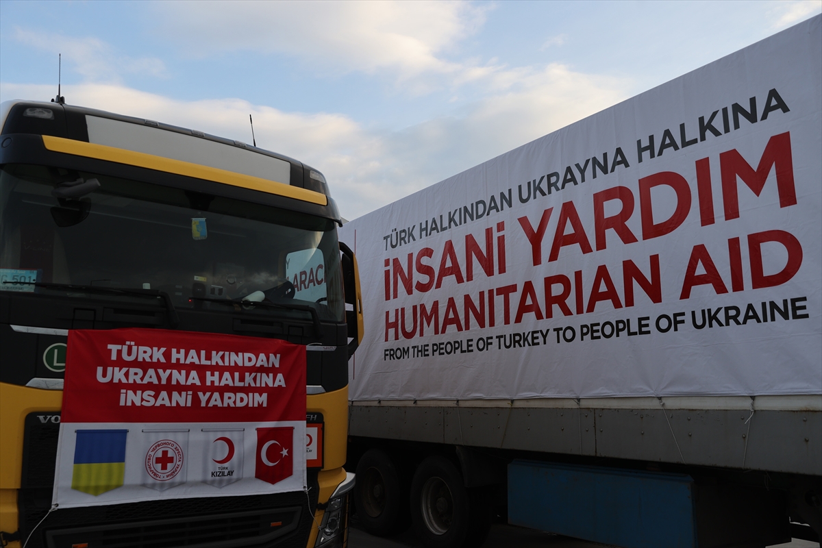 Türk Kızılay’ın 3 tırlık Ukrayna’ya yardım konvoyu Bulgaristan’a geçti