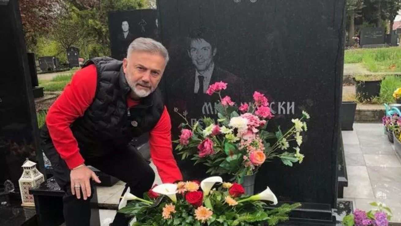 Hami Mandıralı’dan Makedonya’daki eski takım arkadaşının mezarına ziyaret