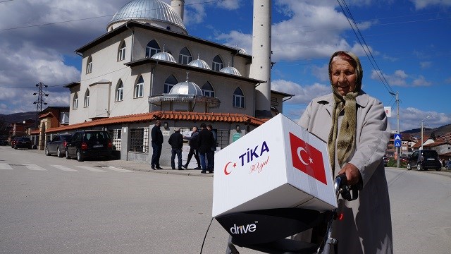 TİKA, Sırbistan’ın Novi Pazar kentinde ramazan kumanyası dağıttı