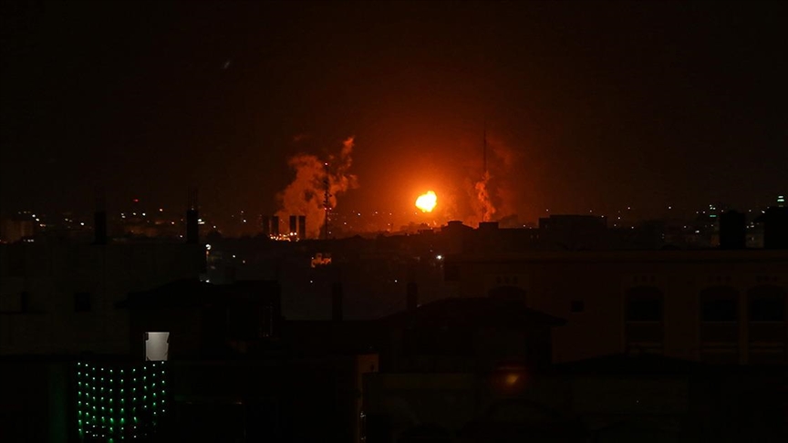 İsrail savaş uçakları Gazze Şeridi’nde bir bölgeyi vurdu