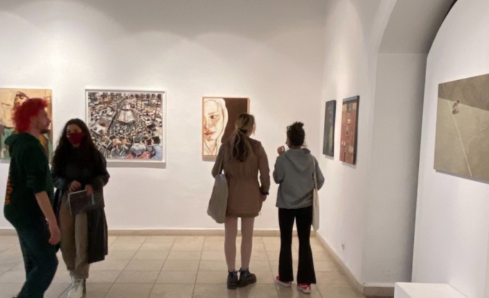 Trakya Üniversitesi Güzel Sanatlar Fakültesi sanatçılarının eserlerinden oluşan sergi Bulgaristan’da açıldı