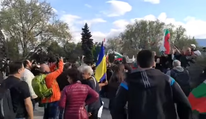 Sofya’da Ukrayna ve Rusya yanlısı protestocular arasında arbede yaşandı