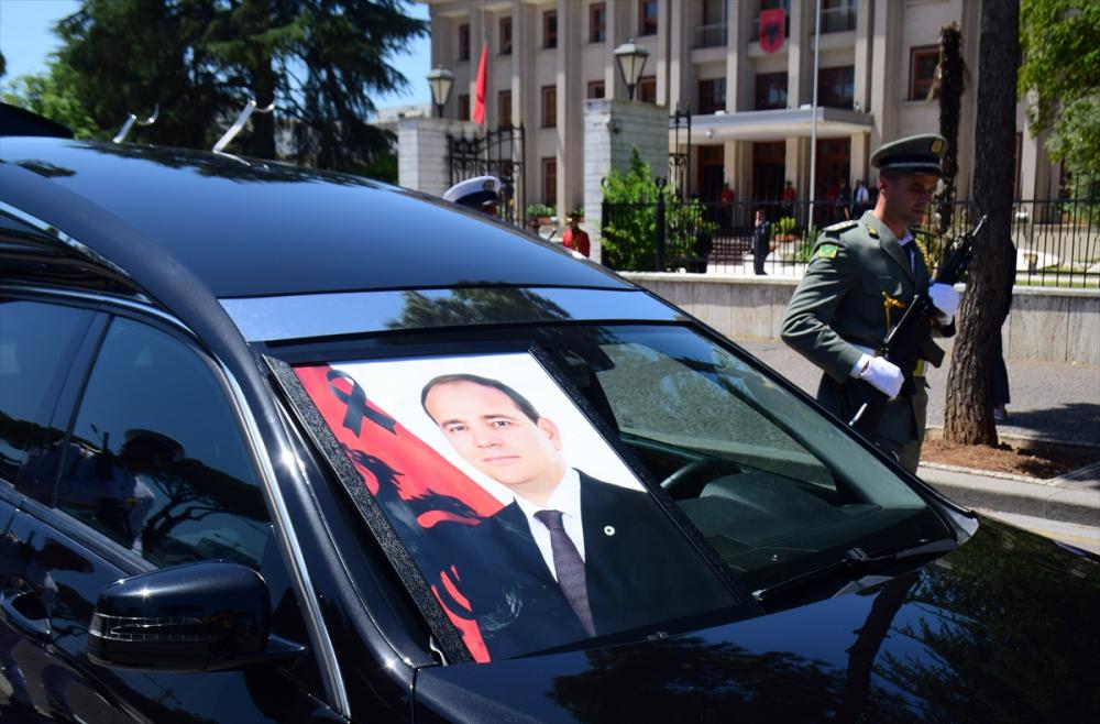 Eski Arnavutluk Cumhurbaşkanı Buyar Nişani son yolculuğuna uğurlandı