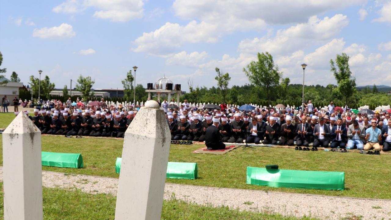 Bosna Hersek’teki savaşta 30 yıl önce öldürülen 3 kişi toprağa verildi