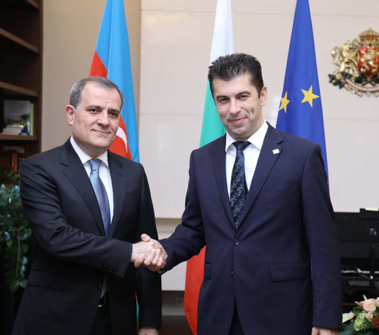 Bulgaristan Başbakanı Petkov, Azerbaycan Dışişleri Bakanı Bayramov ile görüştü
