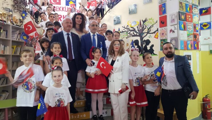 Türkiye Cumhurbaşkanı Başdanışmanı Topçu, Priştine’deki Elena Gjika İlköğretim Okulu’nu ziyaret etti