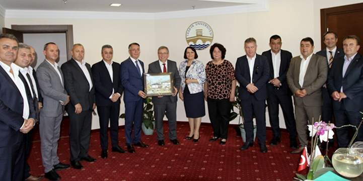 Bulgaristanlı belediye başkanları TÜ Rektörü Tabakoğlu’nu ziyaret etti
