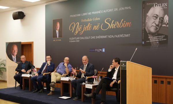 FETÖ elebaşı Gülen’in kitabı Kosova’da tanıtıldı