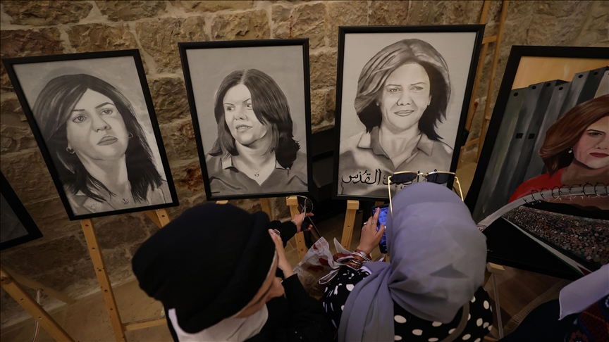 Filistinli genç ressamların eserleri Kudüs Türk Kültür Merkezi’nde sergilendi