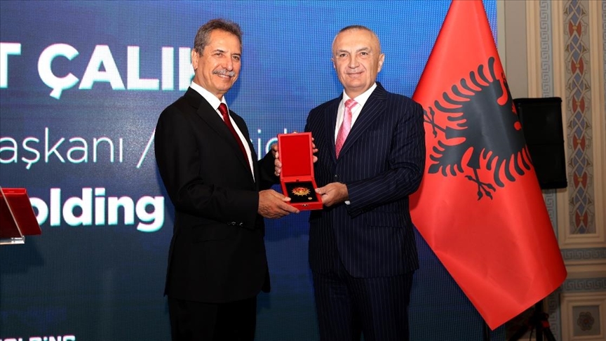 Çalık Holding Yönetim Kurulu Başkanı Ahmet Çalık’a ‘Arnavutluk’un en yüksek devlet nişanı’ verildi