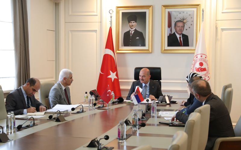 İçişleri Bakanı Soylu, Sırbistan İçişleri Bakanı Vulin ile tefelonda görüştü
