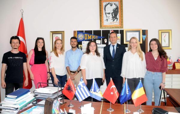 Trakya Üniversitesi’nde derece ile mezun olan öğrenciler arasında üç Kosovalı var
