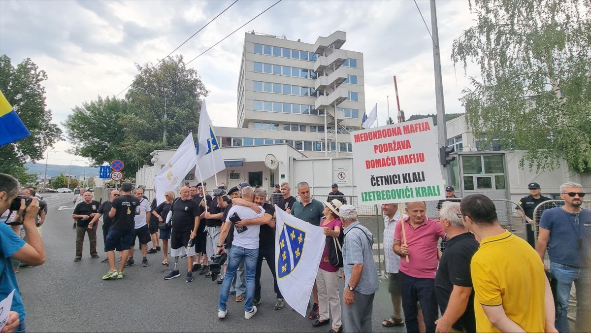 Bosna Hersek’teki “dayatma seçim yasası” protestoları 3’üncü gününde