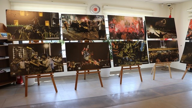 Kosova’da FETÖ’nün 15 Temmuz darbe girişimini anlatan fotoğraf sergisi açıldı