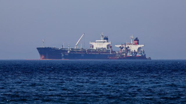 Yunanistan’ın ABD’nin talebiyle alıkoyduğu İran’a ait petrol tankeri ülkesine dönüyor