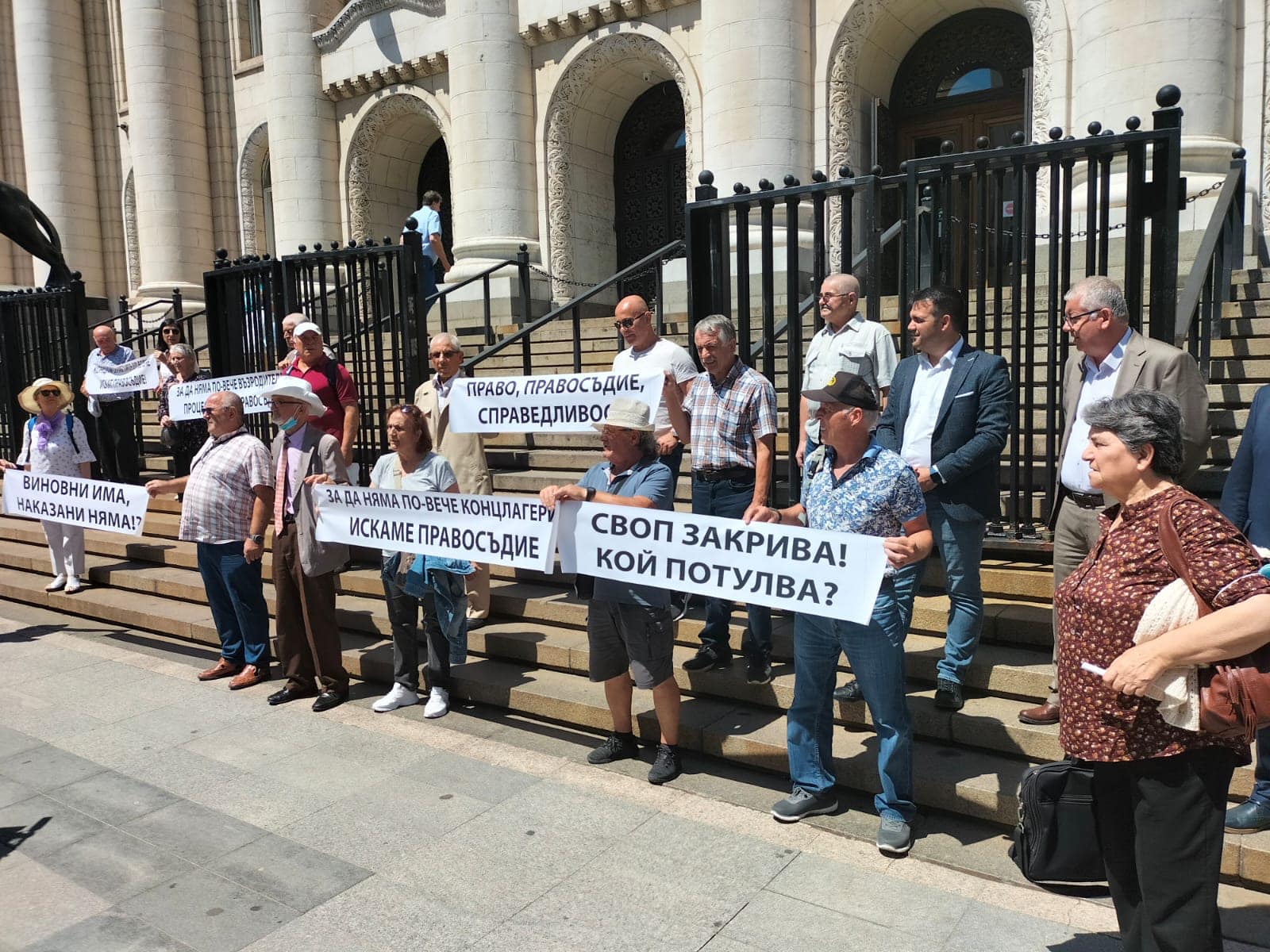Bulgaristan’da Müslümanlara karşı asimilasyon kampanyası davasının kapatılması protesto edildi