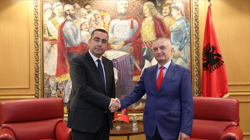 Türkiye’nin Tiran Büyükelçisi güven mektubunu Arnavutluk Cumhurbaşkanı Meta’ya sundu