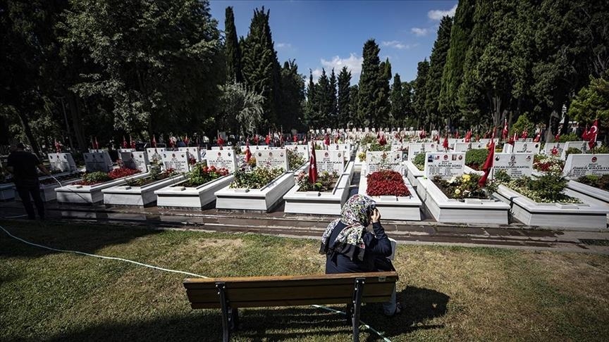 Srebrenitsa’daki Potoçari Anıt Mezarlığı, soykırım kurbanlarının defnedilmesiyle sessizliğe büründü