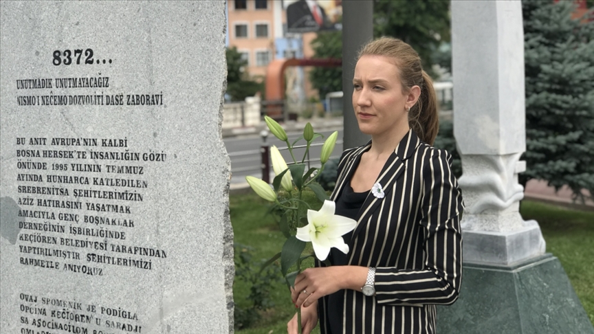 Türkiye’de, Srebrenitsa soykırımı zambak çiçekleriyle anılacak