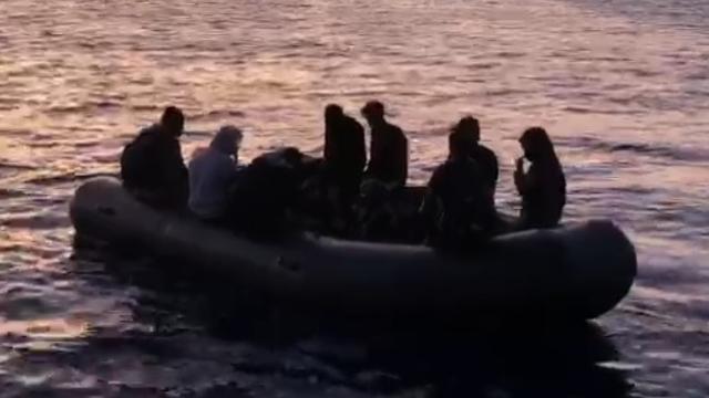 Yunanistan’ın ölüme terk ettiği 13 sığınmacı kurtarıldı