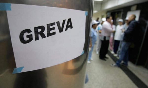 Kosova’da sendikalar grev başlattı