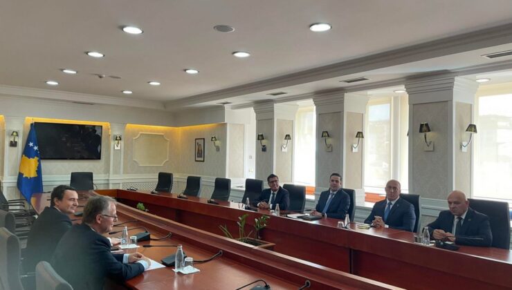 Kurti, muhalefet liderlerine Vucic ile görüşmesi hakkında bilgi verdi￼
