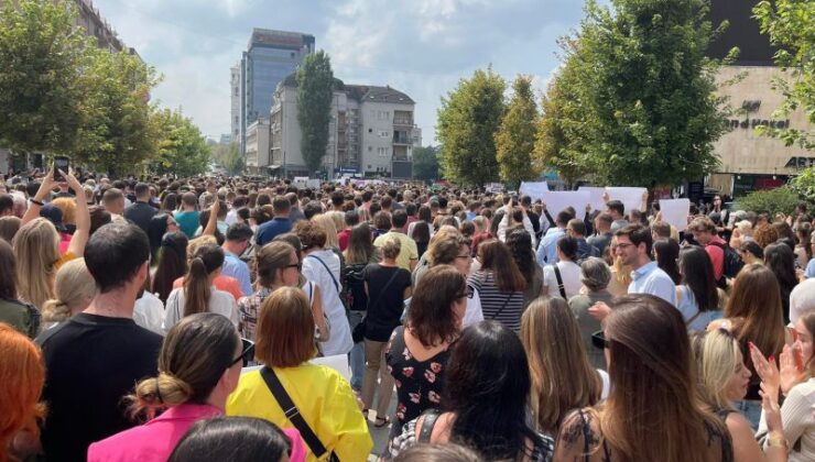 11 yaşındaki kız çocuğuna tecavüz olayı Priştine’de protesto edildi￼