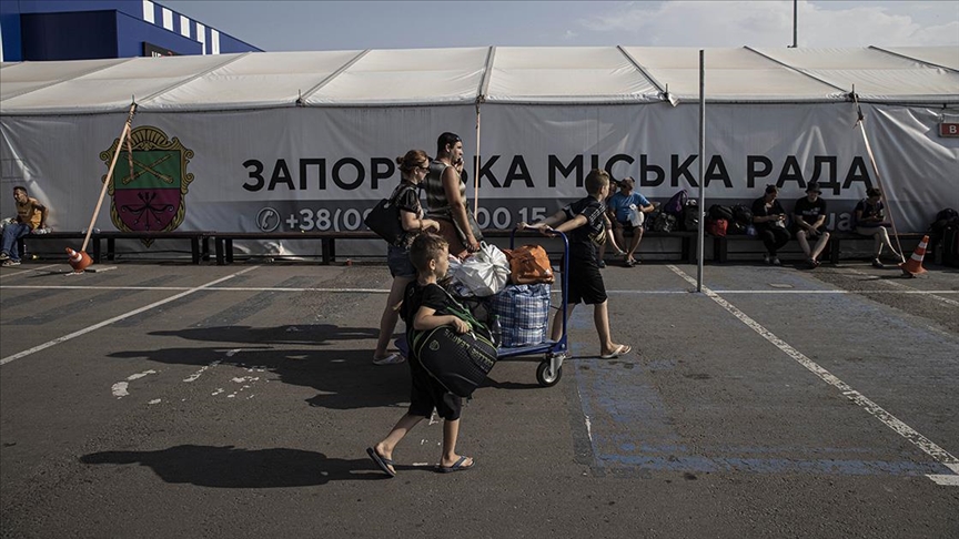 Ukrayna’da yerinden edilen siviller günler süren yolculuktan sonra kamplara ulaşabiliyor