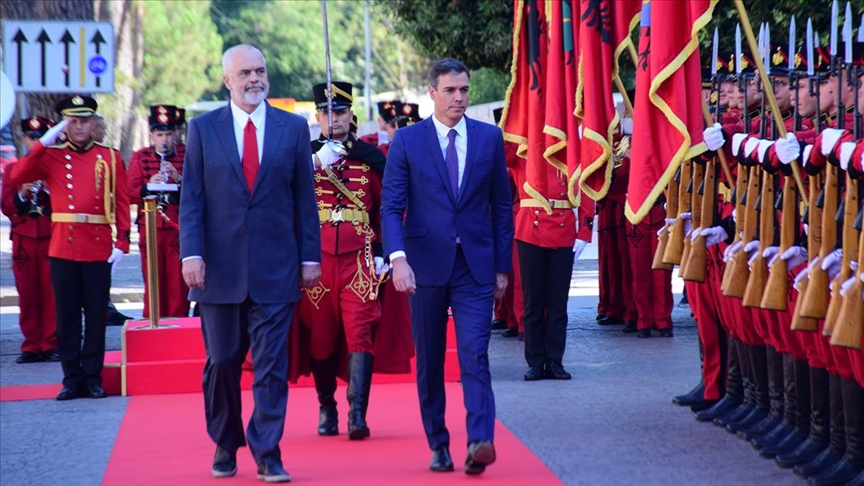 İspanya Başbakanı Pedro Sanchez, Arnavutluk’ta temaslarda bulundu