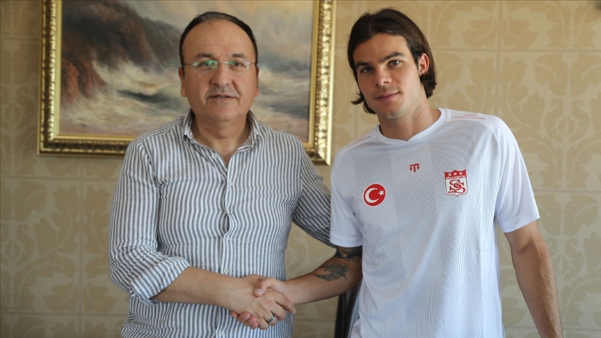 Sivasspor, Yunan futbolcu Charilaos Charisis’i transfer etti