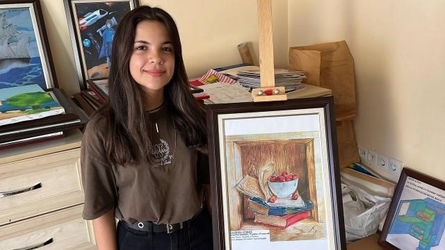 Isparta’da lise öğrencisi Sırbistan’daki resim yarışmasında dünya üçüncüsü oldu