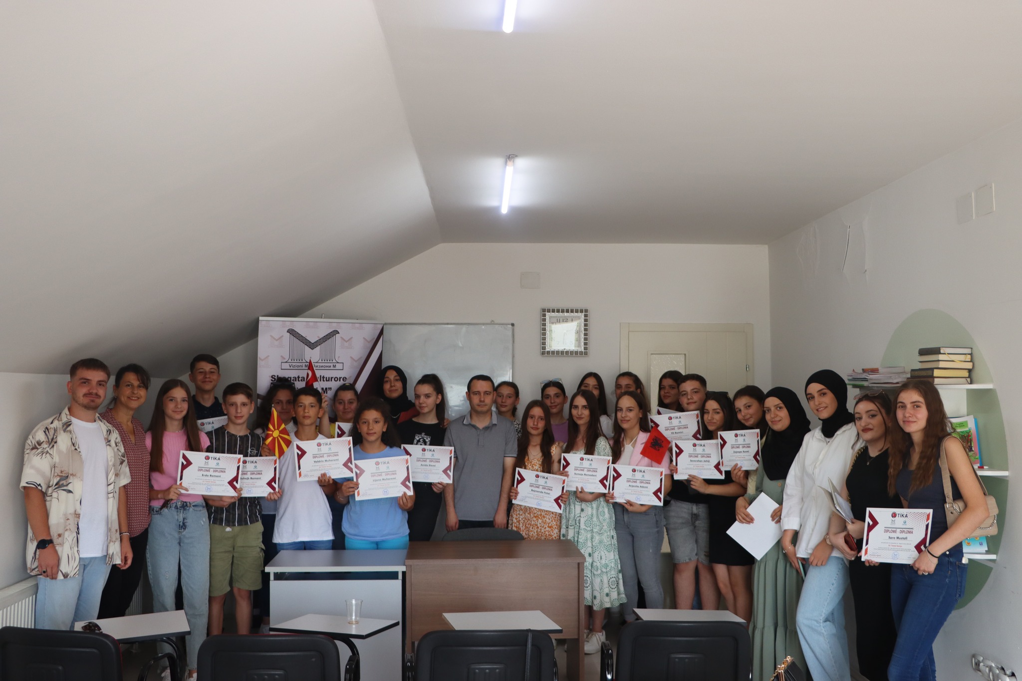 K. Makedonya’da Türkçe öğrenen öğrenciler sertifikalarını aldı