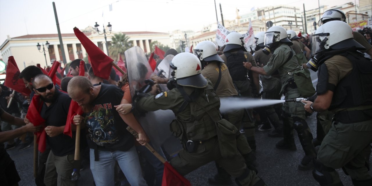 Yunanistan’da öğrenciler ile polis arasında arbede