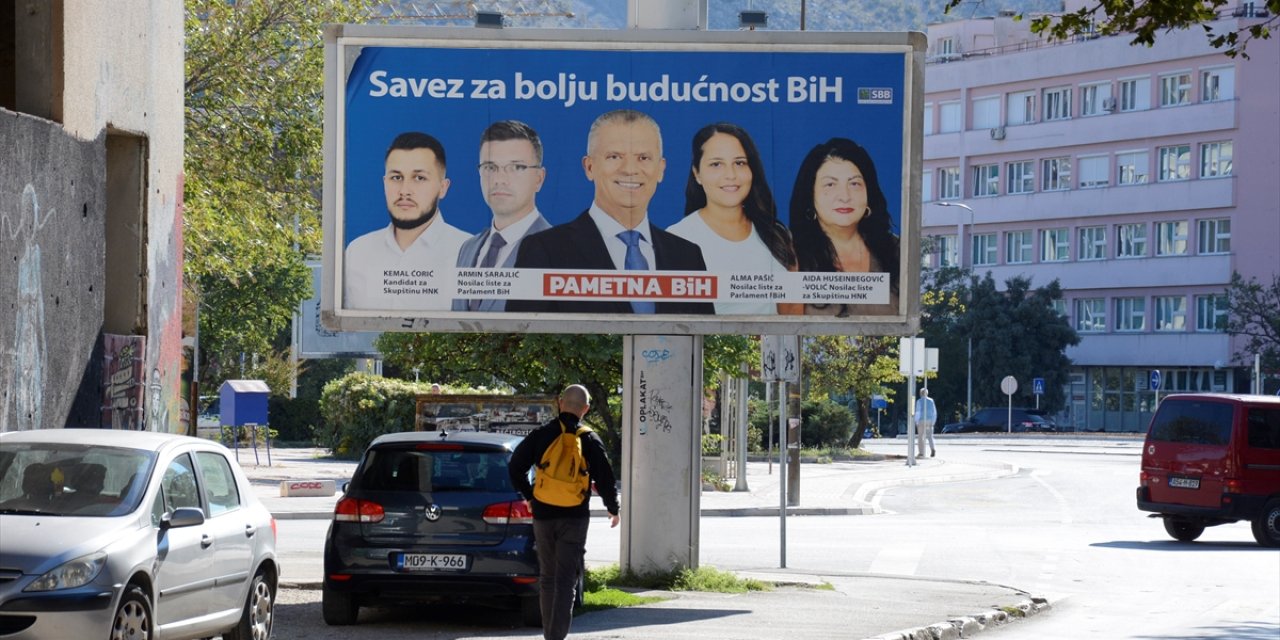 Bosna Hersek’teki seçim yaklaşırken, sokakları aday ve parti afişleri kapladı