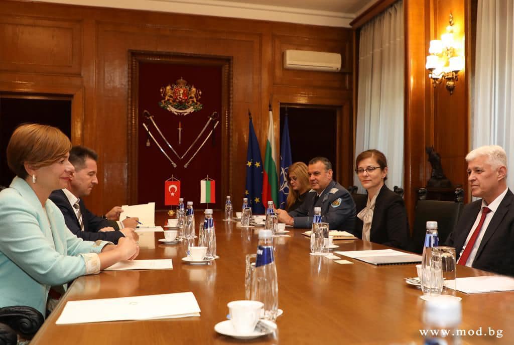 Bulgaristan Savunma Bakanı Stoyanov, Türkiye’nin Sofya Büyükelçisi Sekizkök ile görüştü