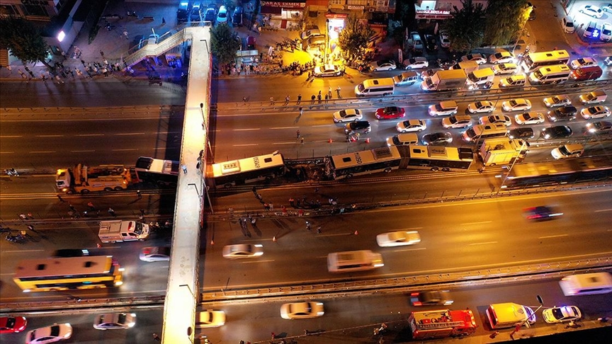 İstanbul Avcılar’da 4 metrobüs çarpıştı: 85 yaralı