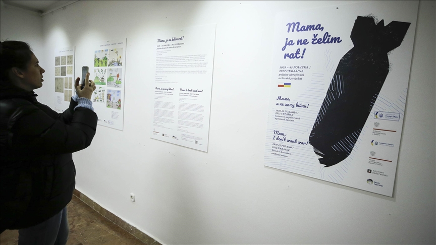 Bosna Hersek’te çocukların gözünden “Anne, savaş istemiyorum” sergisi açıldı