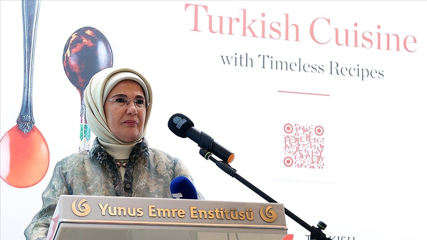 Emine Erdoğan, “Asırlık Tariflerle Türk Mutfağı” kitabının Sırpça tercümesi tanıtım programına katıldı