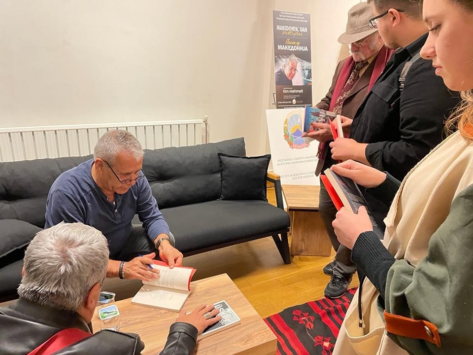 Yazar Kim Mehmeti, İstanbul’da okurlarıyla buluştu