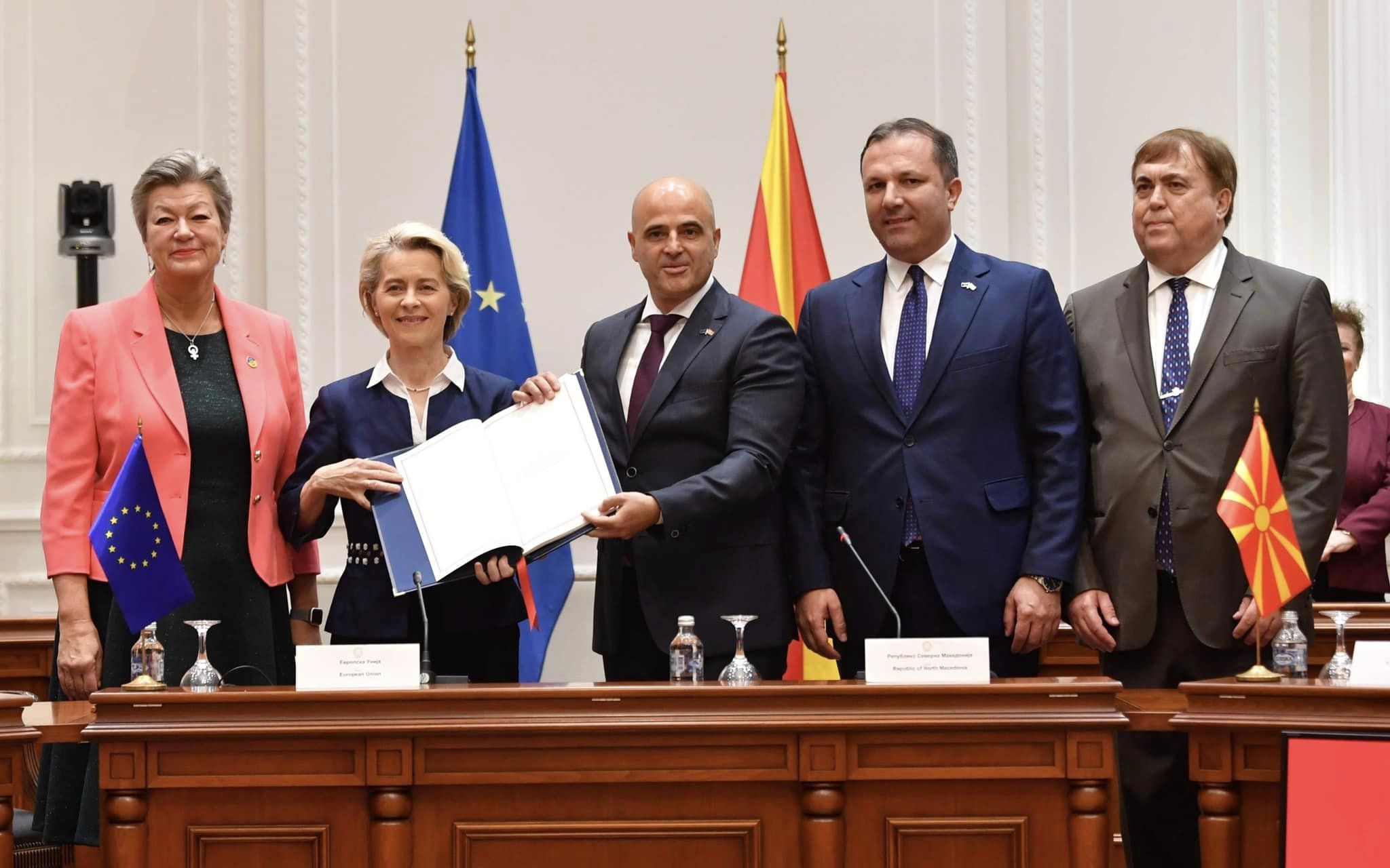 AB ile K. Makedonya arasında Makedonca dilinde anlaşma imzalandı