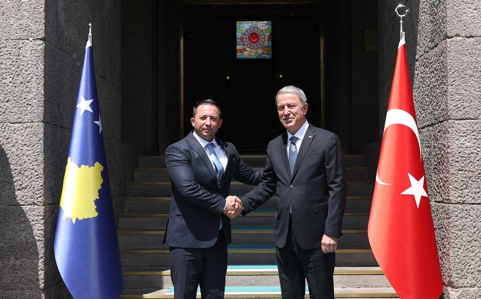 Bakan Akar, Kosova Savunma Bakanı Mehaj ile telefonda görüştü