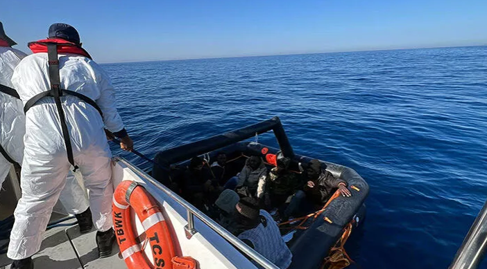 Bodrum’da Yunanistan’ın geri ittiği 9 göçmen kurtarıldı