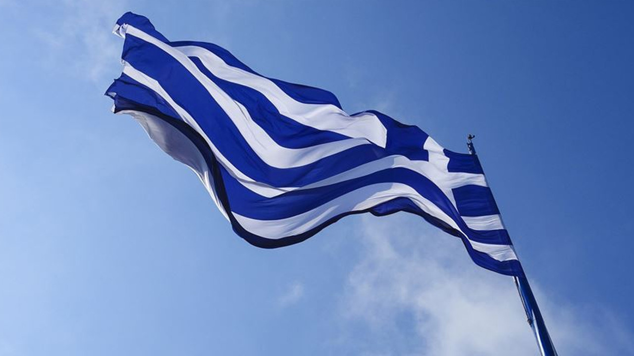 Yunanistan’da tepki üzerine “Kur’an-ı Kerim” yazılı top satışı durduruldu