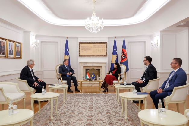 Kosova Cumhurbaşkanı Osmani’den vize muafiyeti tavsiyesi￼
