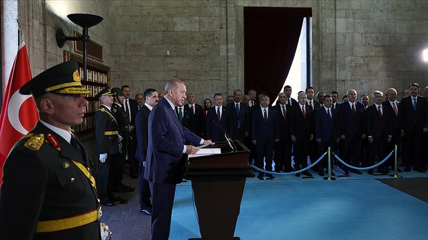 Cumhurbaşkanı Erdoğan başkanlığındaki devlet erkanı Anıtkabir’i ziyaret etti