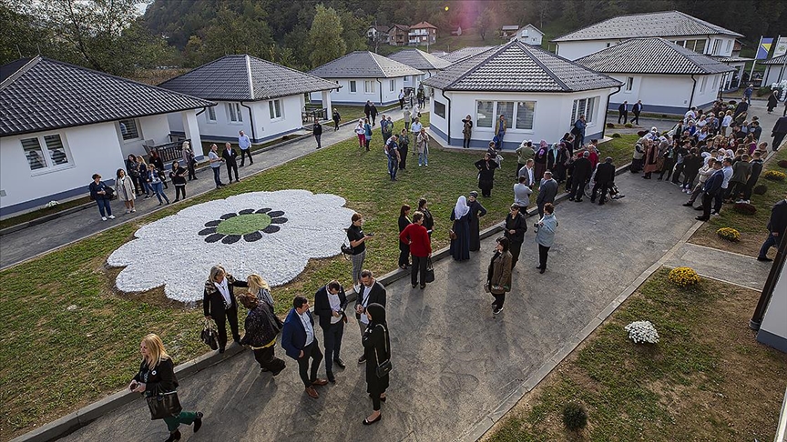 Bosna Hersek’te “Srebrenitsa anneleri” için bakımevi açıldı