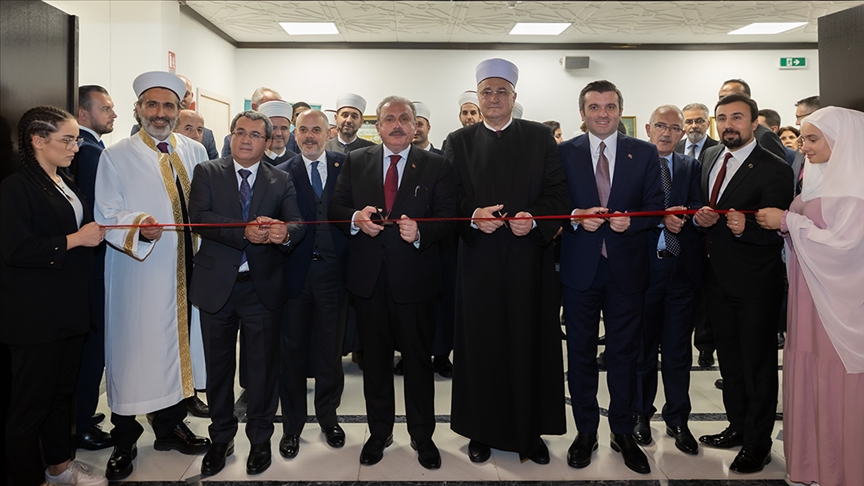 TBMM Başkanı Şentop, Zagreb İslam Merkezi’nde Hilye-i Şerif Sergisi’nin açılışını yaptı
